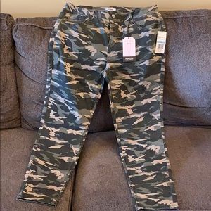 Women’s Camouflage Skinny Ankle Crop Jeans (New)